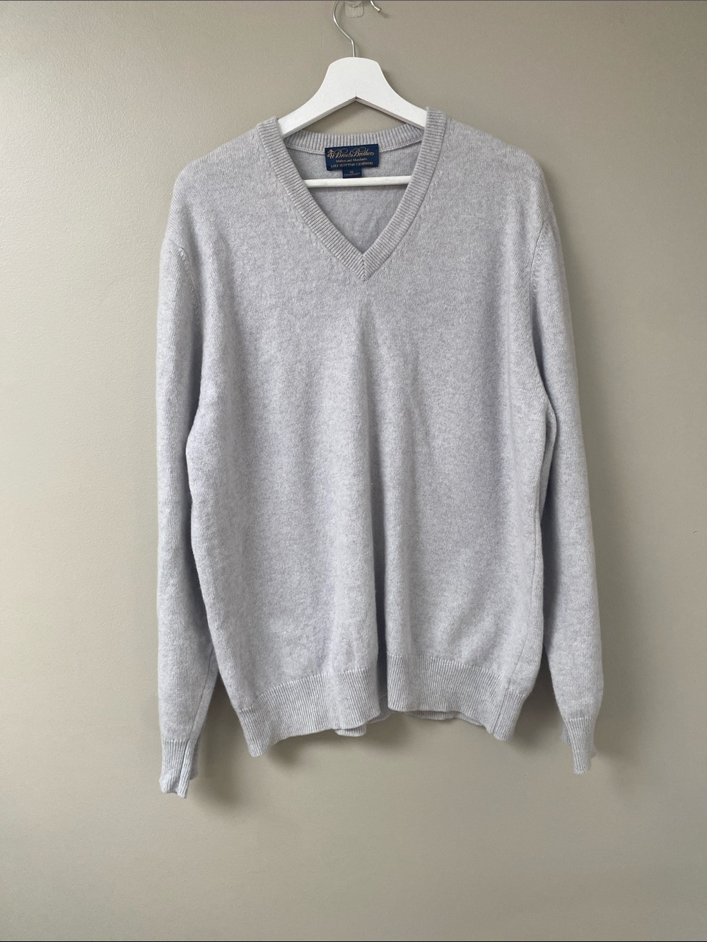 Brooks Brothers 3-Ply Scottish cashmere Light Gray V-Neck Sweater XL